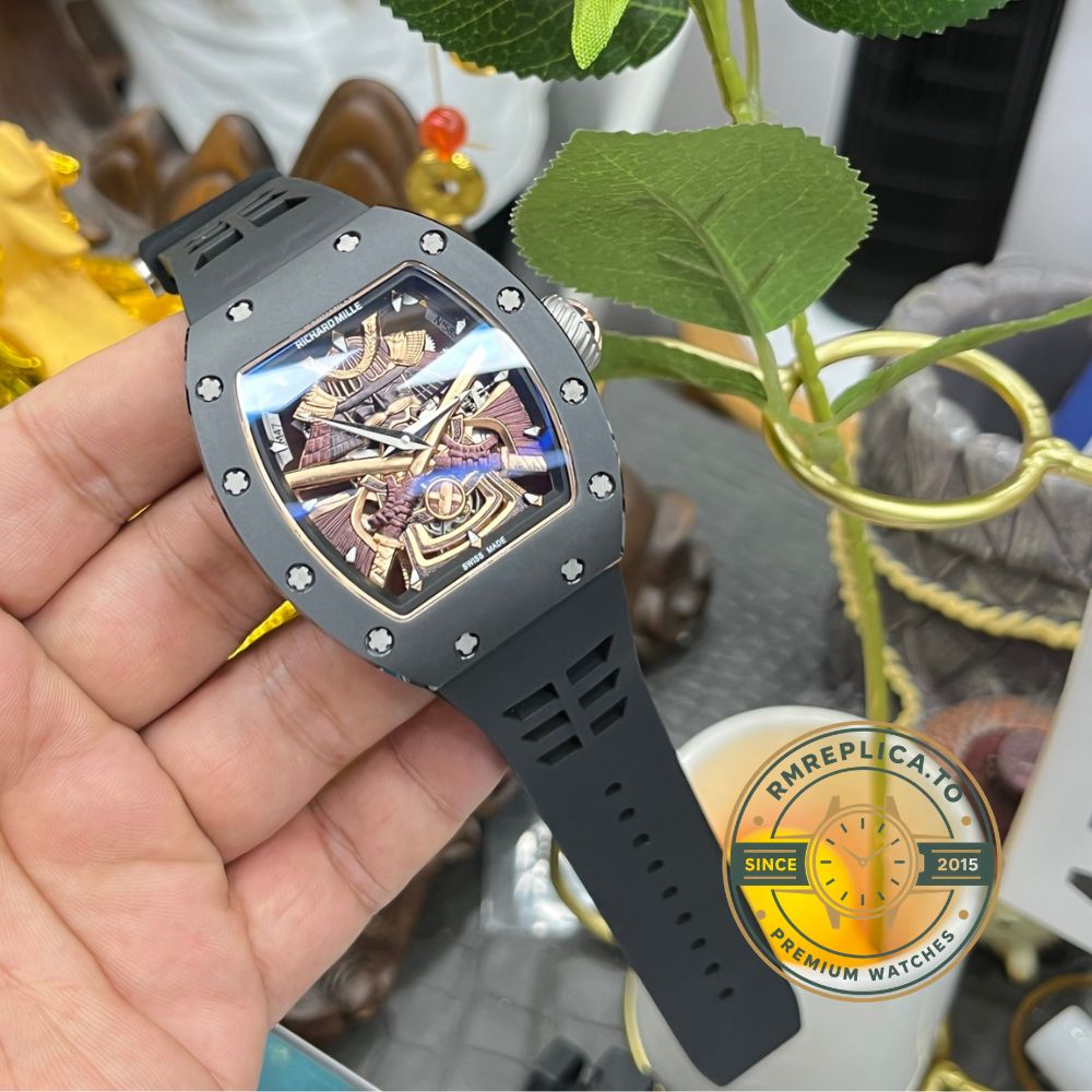 Fake Richard Mille RM47 samurai armor tourbillon watch handheld front close-up view, black case and black rubber strap – fake richard mille